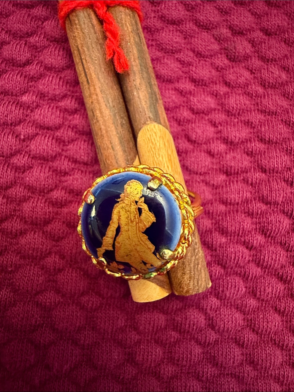 VTG W Germany Blue Glass Intaglio Ring Gold Foil Colonial Silhouette Adjustable